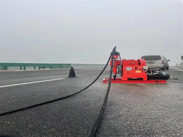 玉树马路路基路面开裂下沉注浆加固灌浆